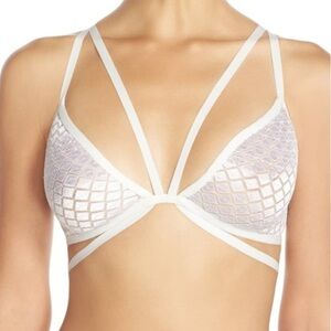 𝅺NWOT FL&L love you knot white bralette